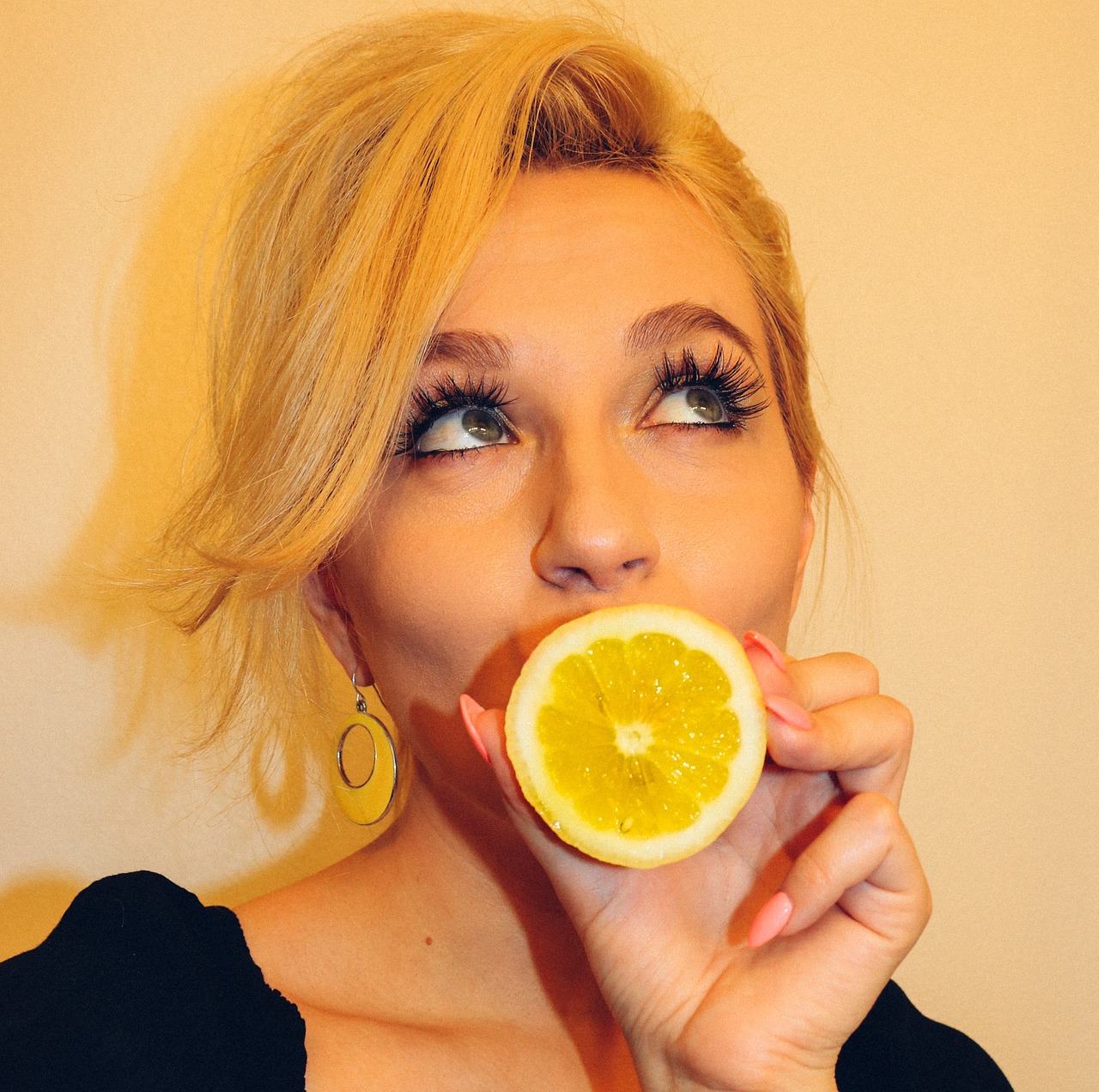 14 Ways a Holistic nutritionist Uses Lemons